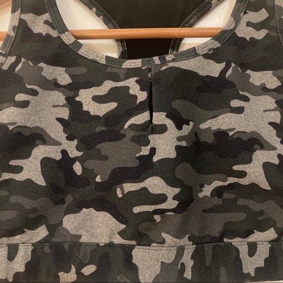 FABLETICS Sylvia adjustable sports bra in Moss Camo - Picture 6 of 10